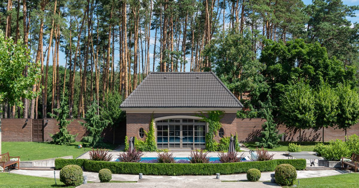 Best Structures for Creating a Luxury Garden Retreat